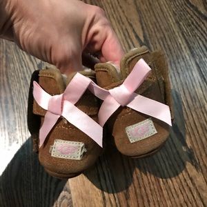 Baby girl UGGS size 2/3